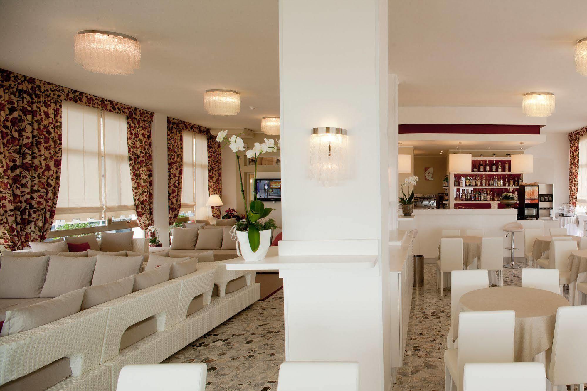 Hotel Canarie Lido di Jesolo Esterno foto