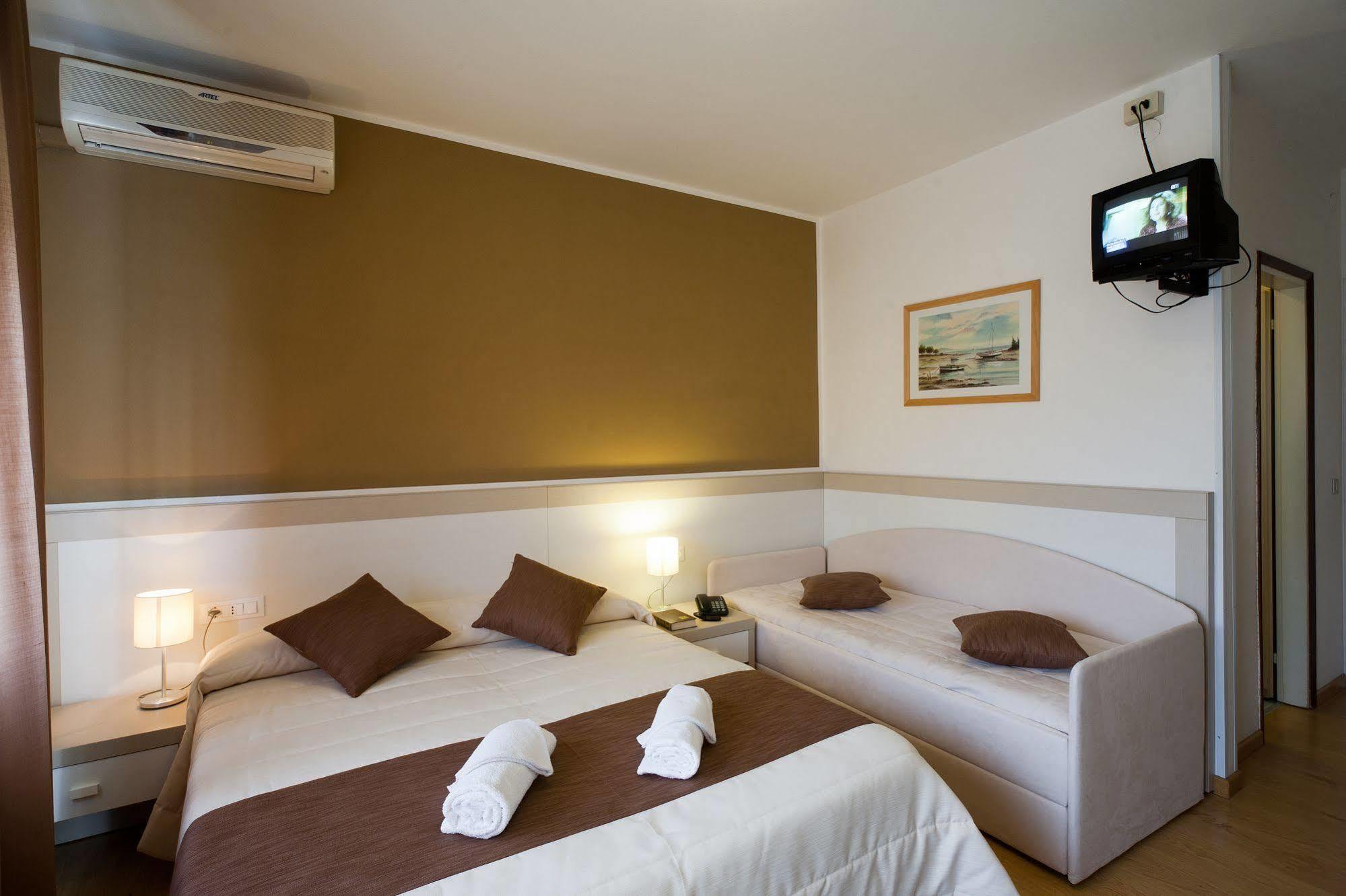 Hotel Canarie Lido di Jesolo Esterno foto